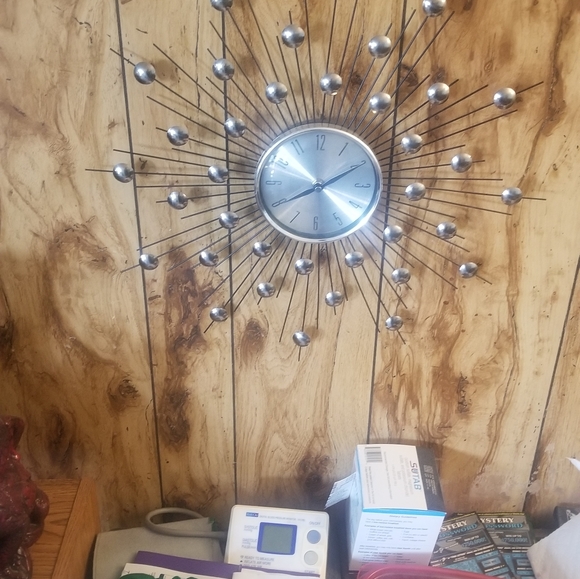 Vtg star burst quartz clock very sheek futuristic design 20" - Picture 2 of 3